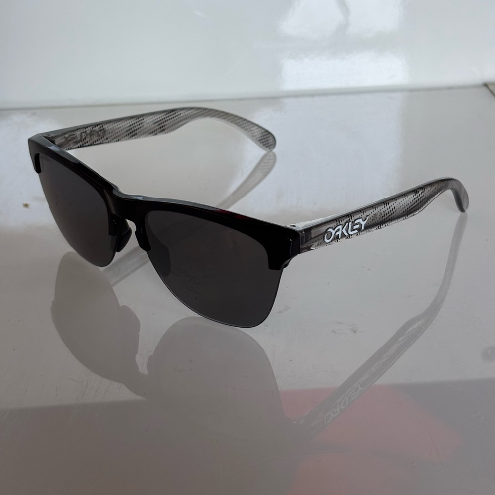 OAKLEY frogskins literally polished black-63 glasses